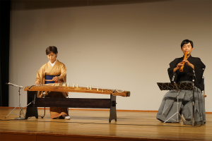 お箏と尺八の演奏